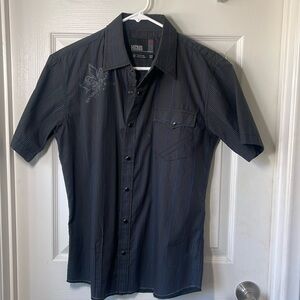 Men’s dark grey button up shirt
